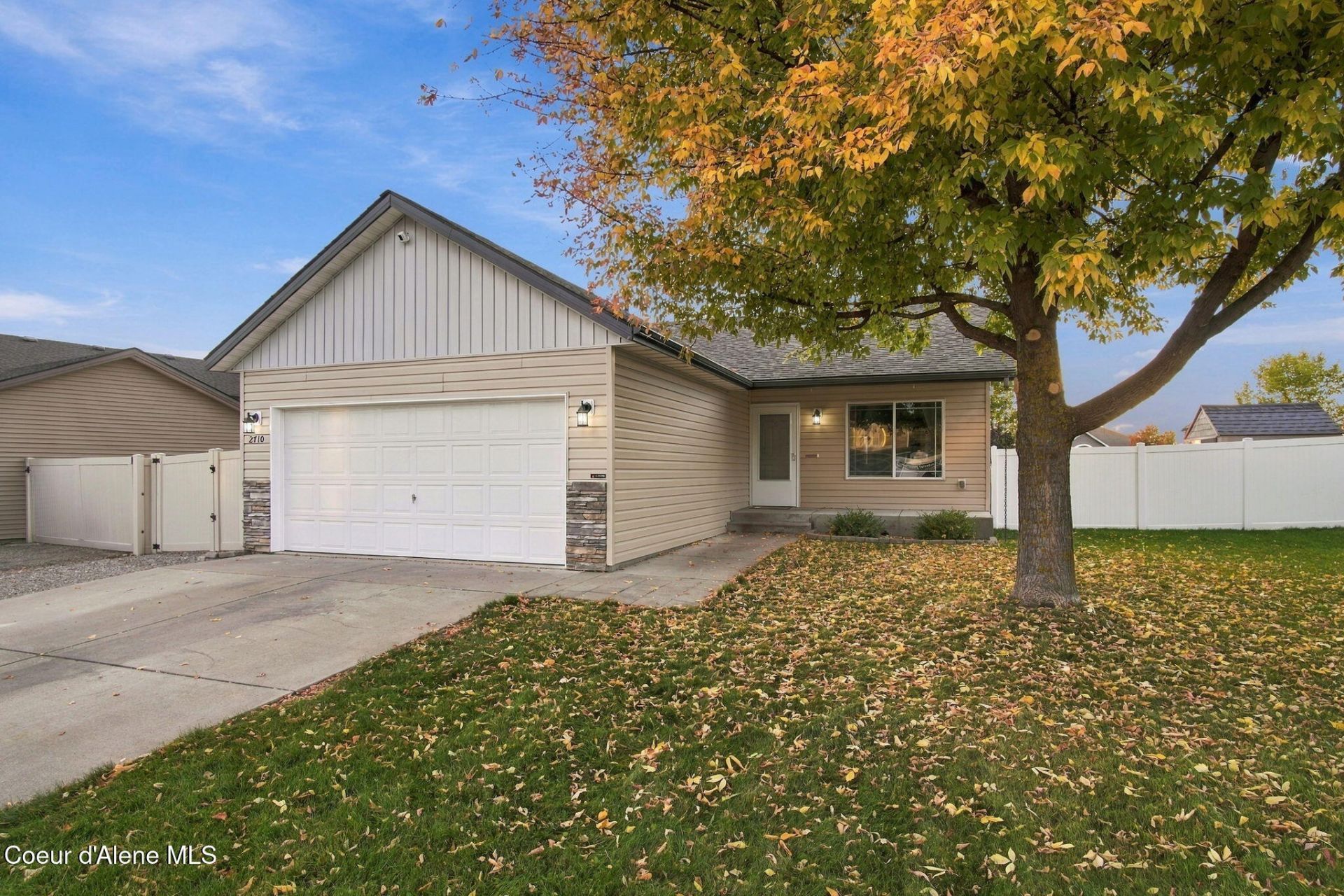 2710 E Thrush DR  primary photo