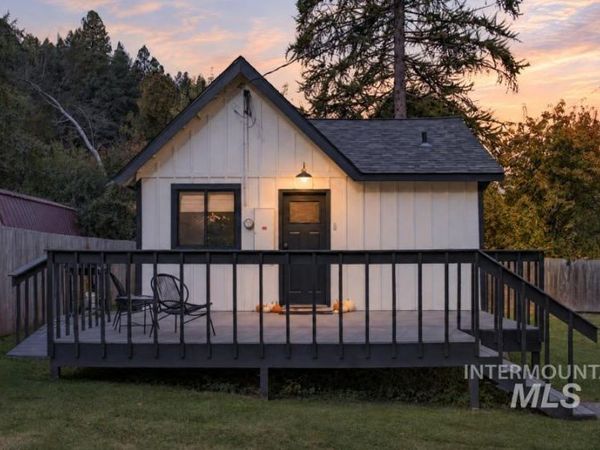 807 S Front Street, Troy, ID 83871
