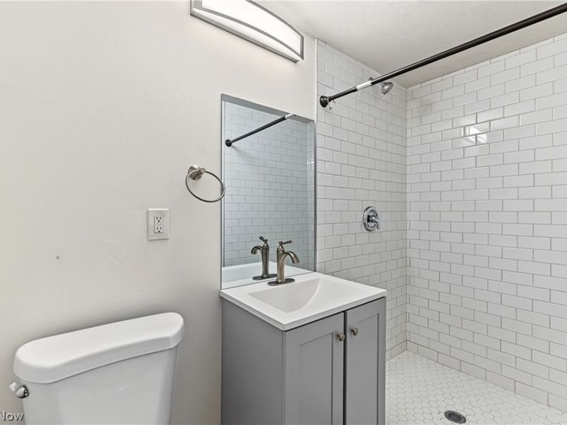 4210 Peach Court, Cleveland, OH 44113 Photo 34