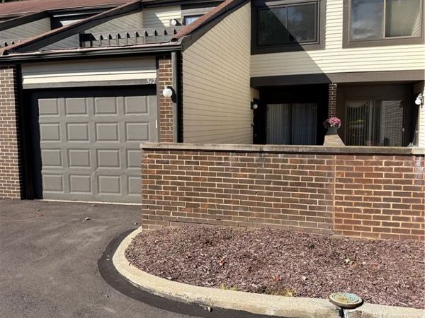 512 Turnberry Lane , Richmond Heights, OH 44143