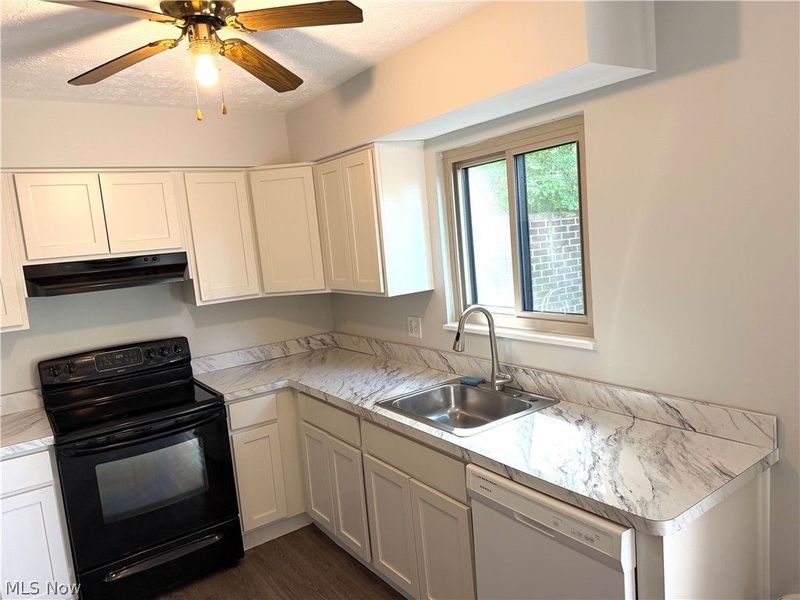 512 Turnberry Lane, Richmond Heights, OH 44143 Photo 7