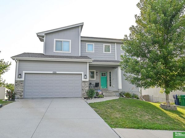 7710 N 82nd Avenue, Omaha, NE 68122