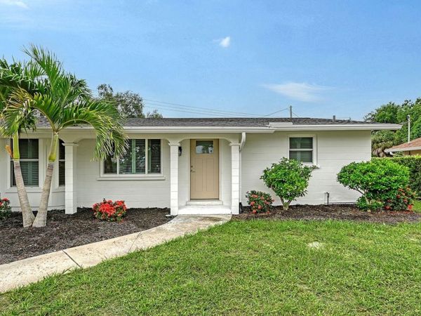 2610 REGATTA DRIVE , SARASOTA, FL 34231