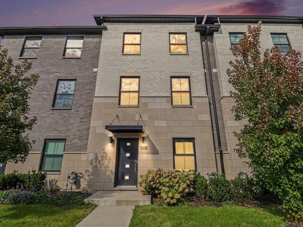 2921 Summers Place, Troy, MI 48084