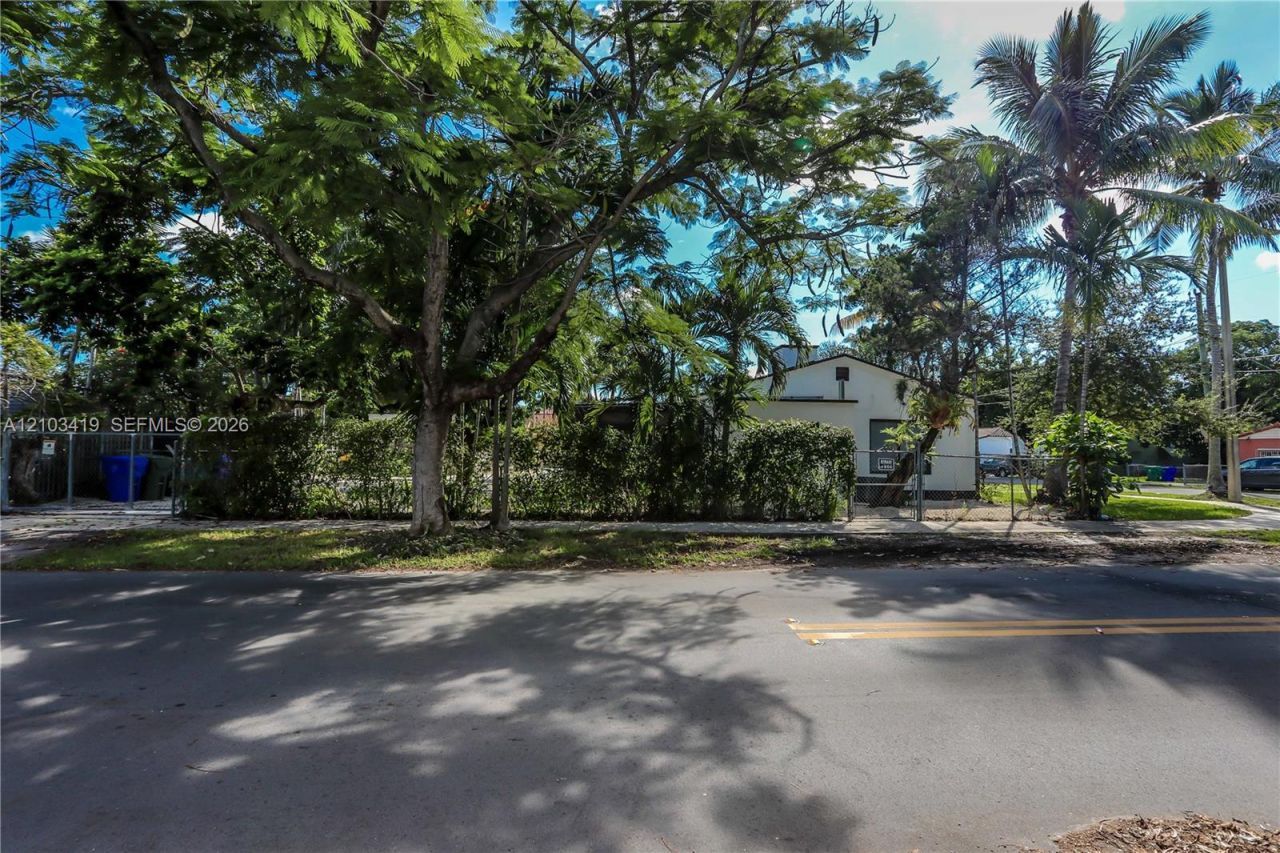 3095 NW 3rd St, Miami, FL 33125 Photo