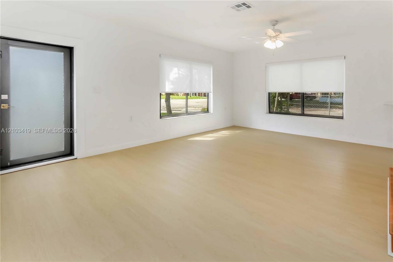 3095 NW 3rd St, Miami, FL 33125 Photo