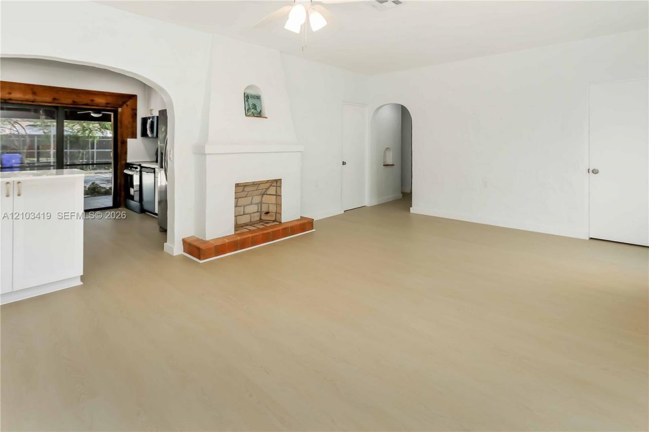 3095 NW 3rd St, Miami, FL 33125 Photo