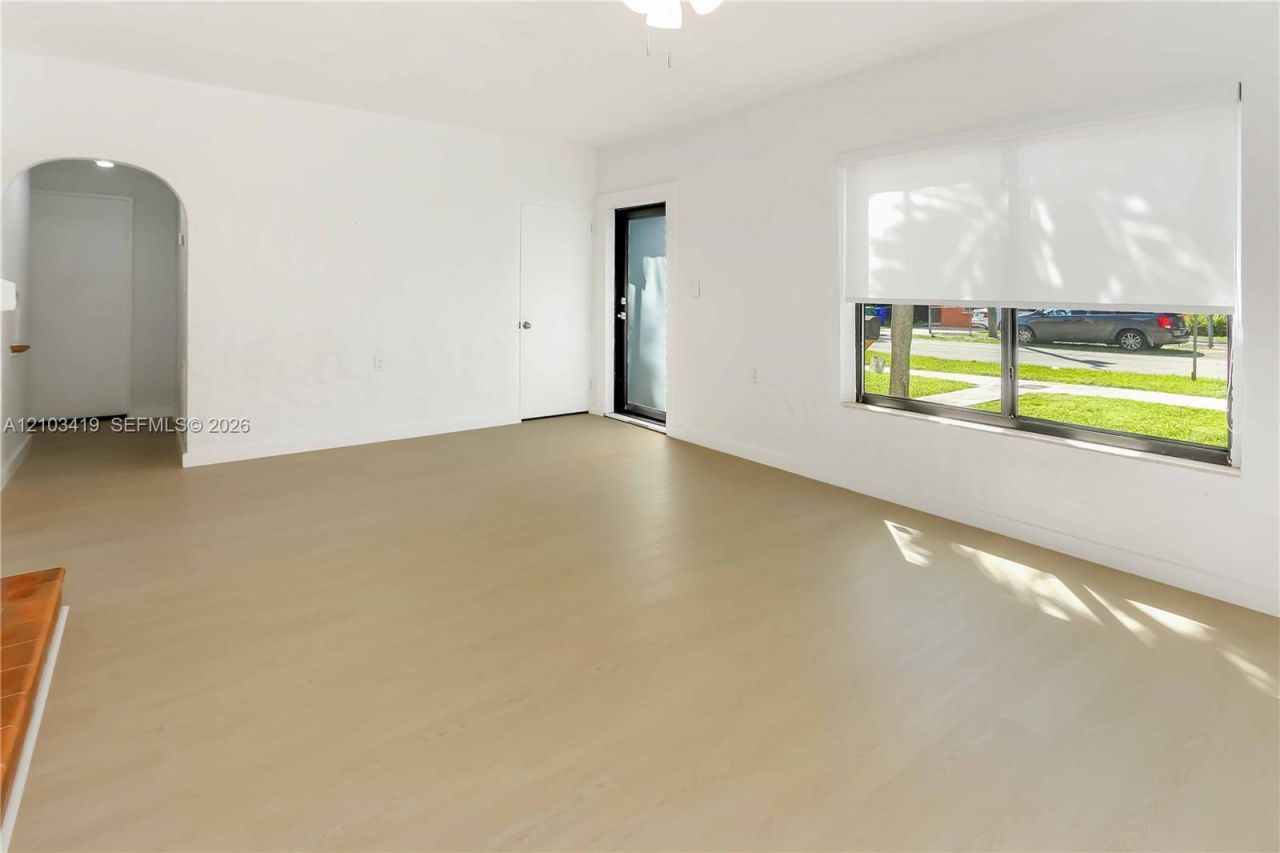 3095 NW 3rd St, Miami, FL 33125 Photo