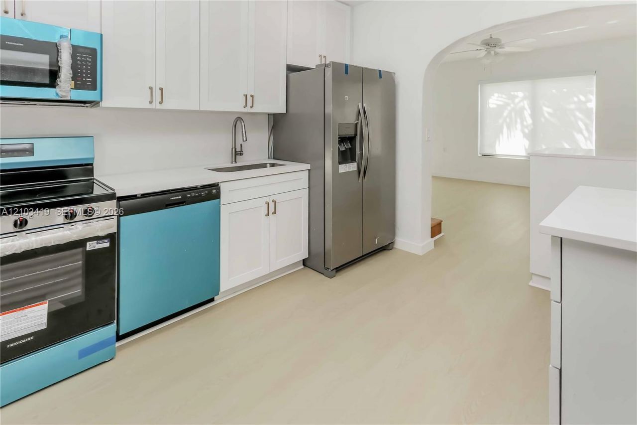 3095 NW 3rd St, Miami, FL 33125 Photo