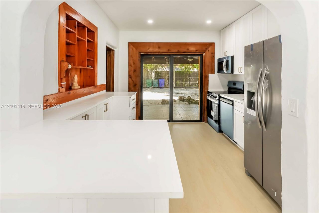 3095 NW 3rd St, Miami, FL 33125 Photo