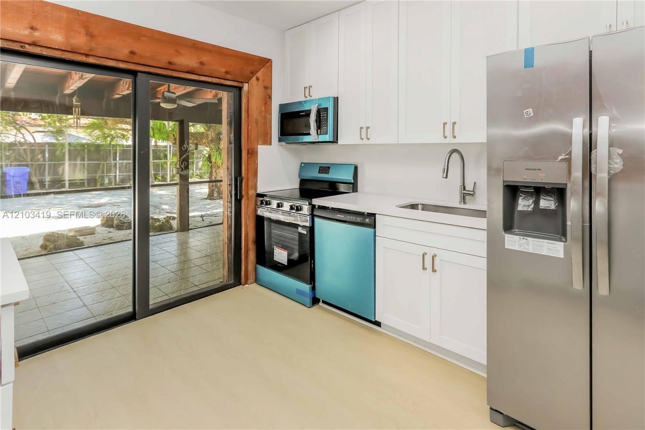 3095 NW 3rd St, Miami, FL 33125 Photo