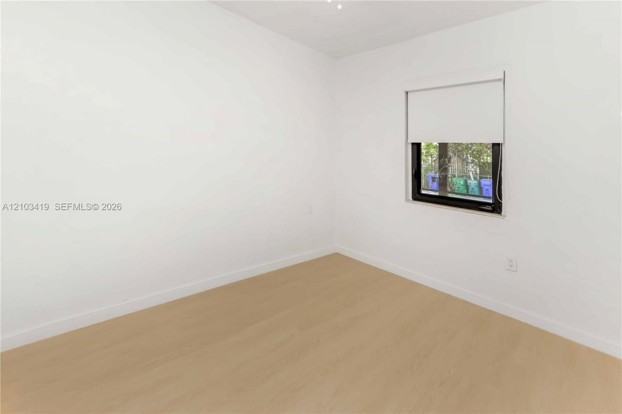 3095 NW 3rd St, Miami, FL 33125 Photo