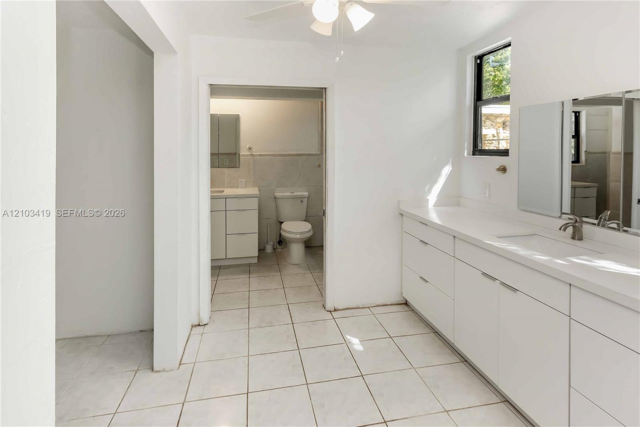 3095 NW 3rd St, Miami, FL 33125 Photo