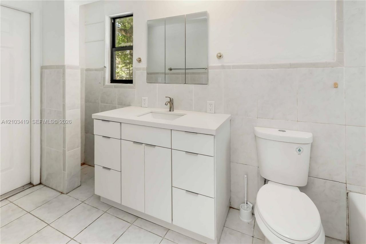 3095 NW 3rd St, Miami, FL 33125 Photo