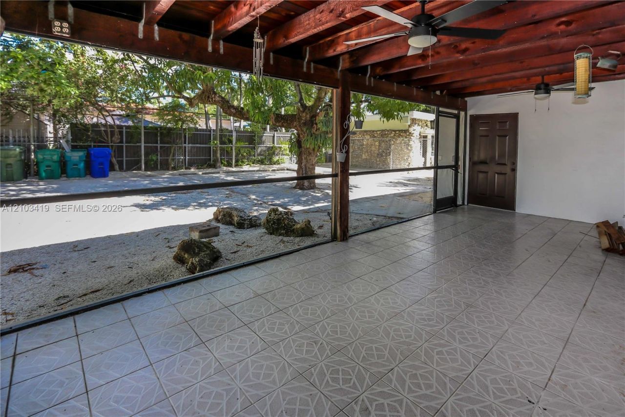 3095 NW 3rd St, Miami, FL 33125 Photo