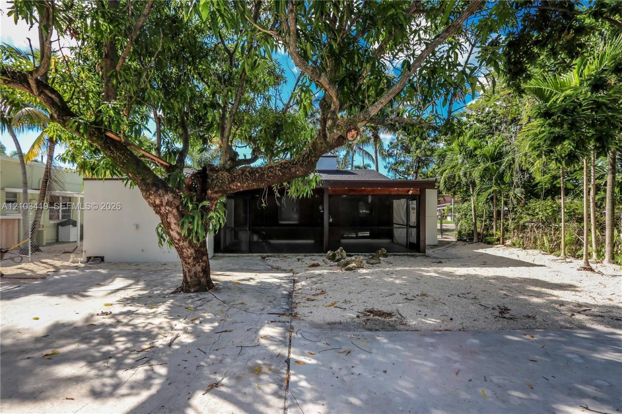 3095 NW 3rd St, Miami, FL 33125 Photo