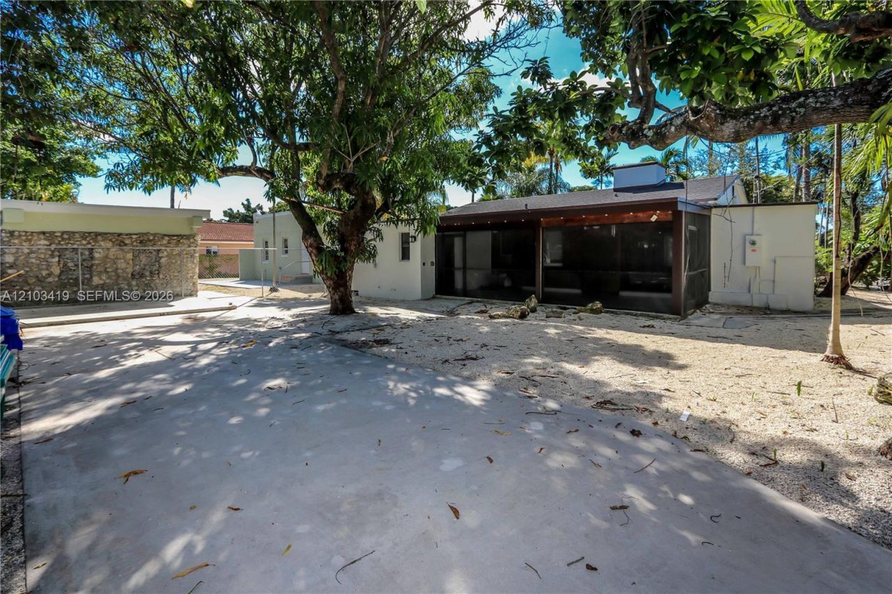3095 NW 3rd St, Miami, FL 33125 Photo
