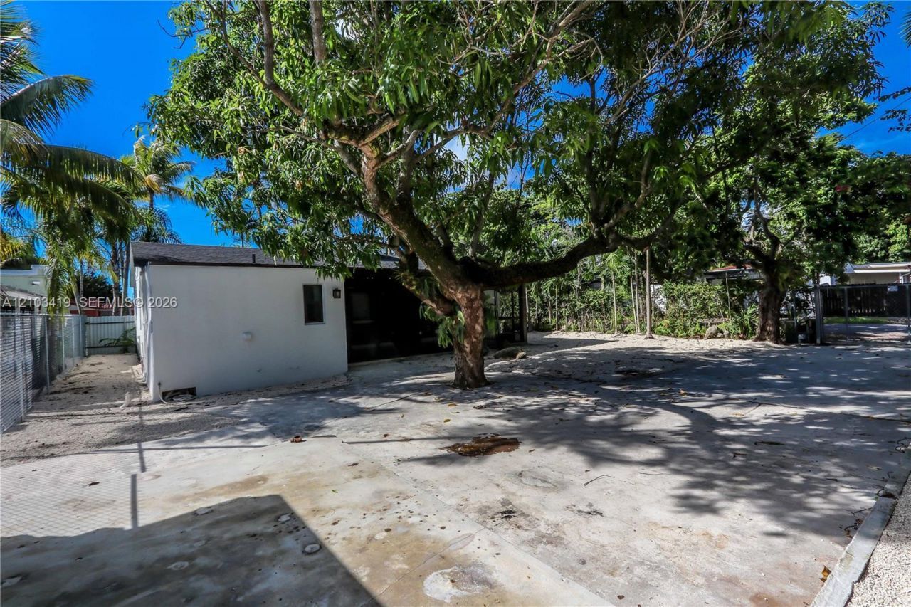 3095 NW 3rd St, Miami, FL 33125 Photo