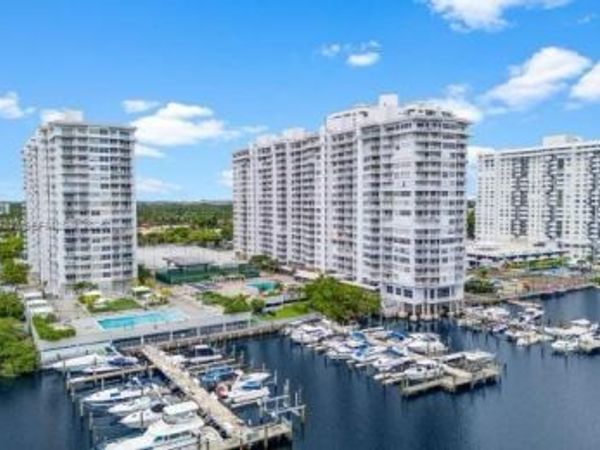 18081 Biscayne Blvd , Unit 702, Aventura, FL 33160