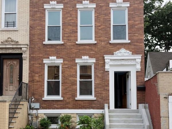 33 Sunnyside Court , Brooklyn, NY 11207
