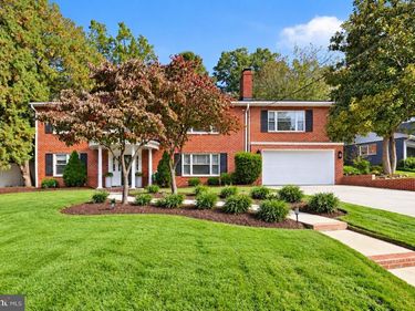 6250 DIAMOND DRIVE, FALLS CHURCH, VA 22044