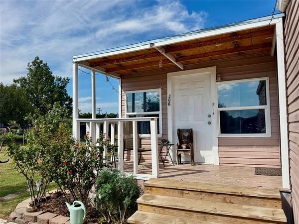 306 W Mesquite Street, Gunter, TX 75058