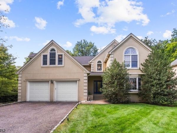 8 Ashland St, Caldwell, NJ 07006