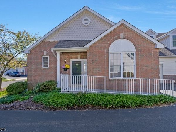 8 Joseph Dr, Raritan, NJ 08822