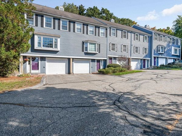 28 Meadowview Circle, Nashua, NH 03062