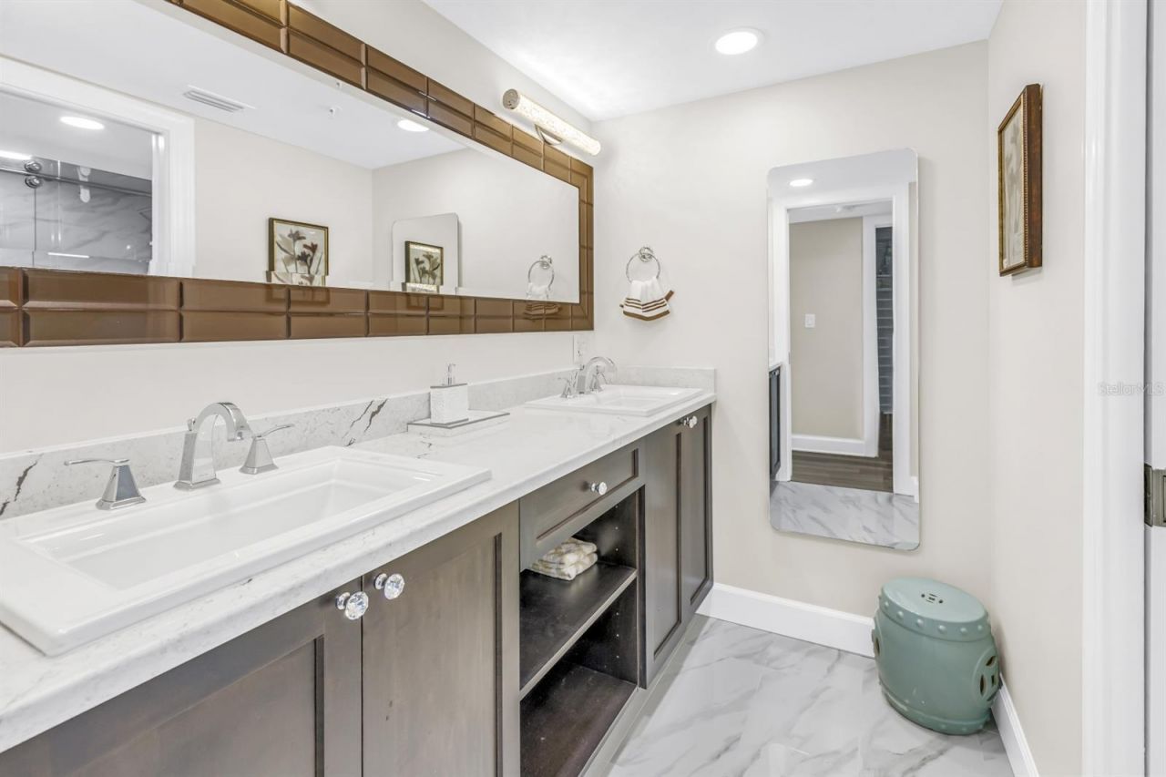 15462 Gulf Boulevard, Unit 1006, Madeira Beach, FL 33708 Photo