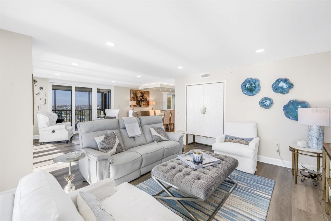 15462 Gulf Boulevard, Unit 1006, Madeira Beach, FL 33708 Photo