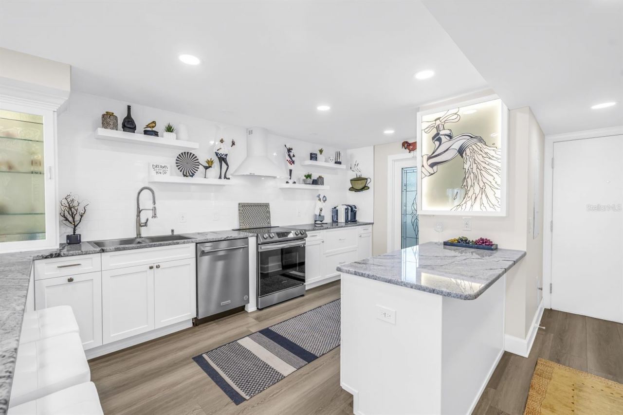 15462 Gulf Boulevard, Unit 1006, Madeira Beach, FL 33708 Photo