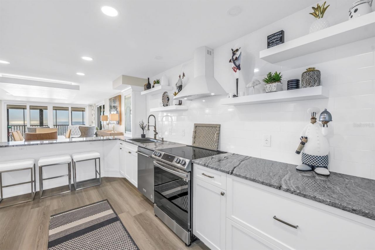 15462 Gulf Boulevard, Unit 1006, Madeira Beach, FL 33708 Photo