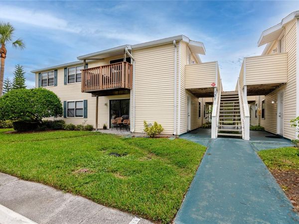 137 HUNTER LAKE DRIVE, Unit F, OLDSMAR, FL 34677