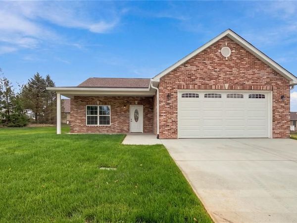 20 Butterfield Drive, Farmington, MO 63640