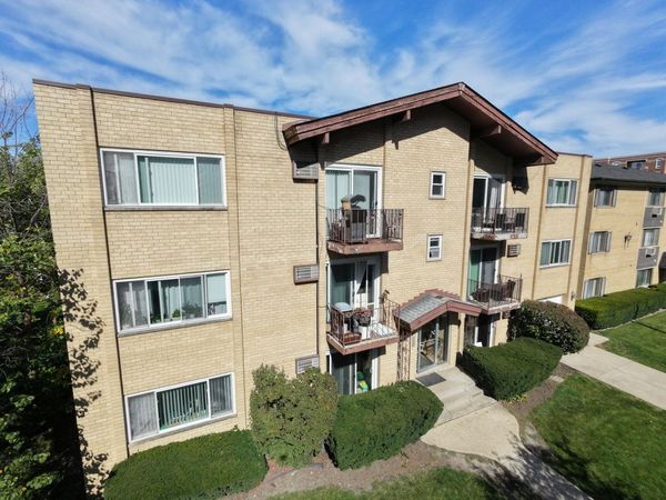 1354 E Washington Street, Unit 102, Des Plaines, IL 60016