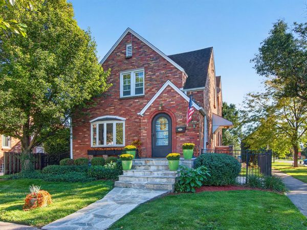 1005 Woodlawn Avenue, Des Plaines, IL 60016