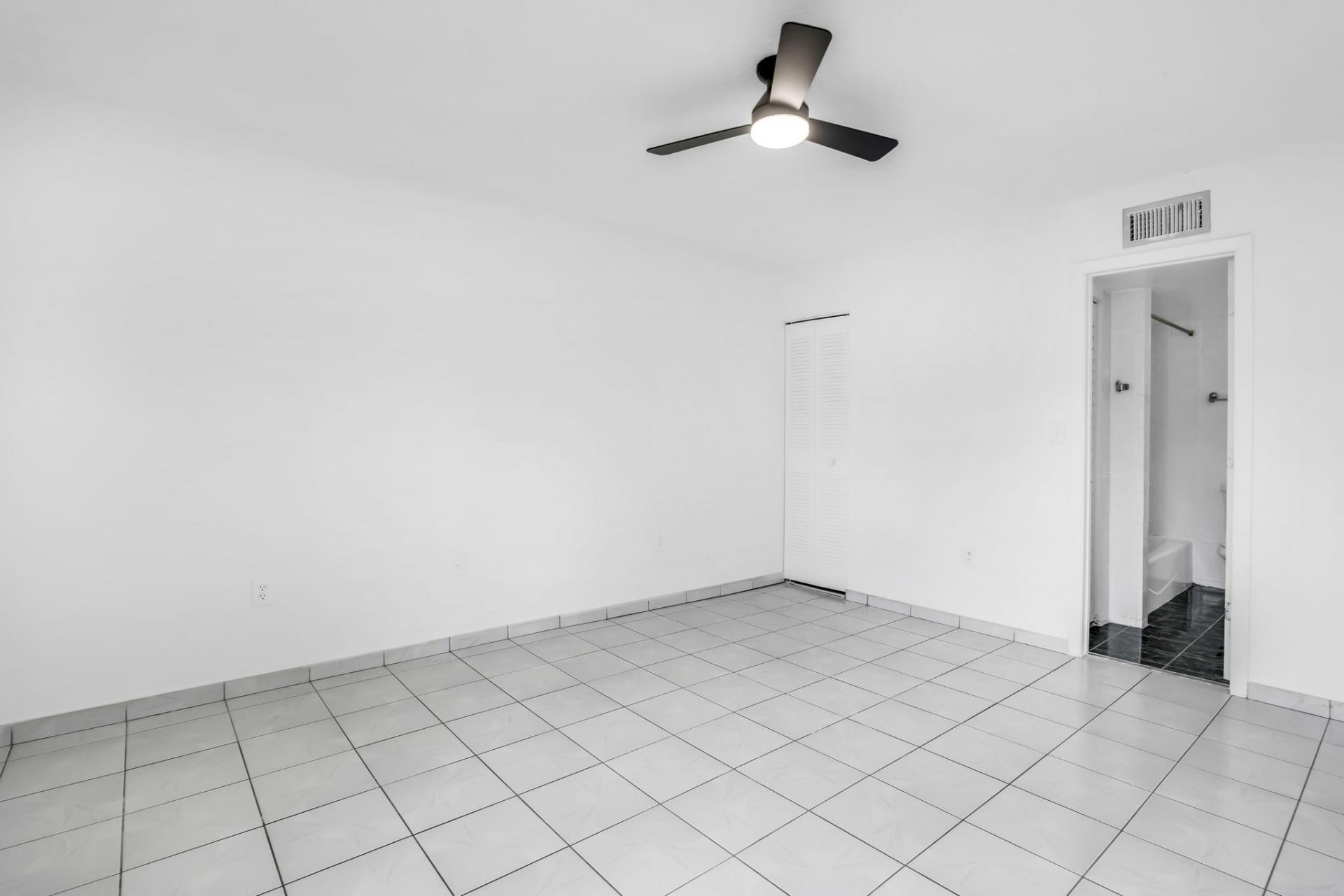 4707 NW 7th Street, Unit 110-8, Miami, FL 33126 Photo