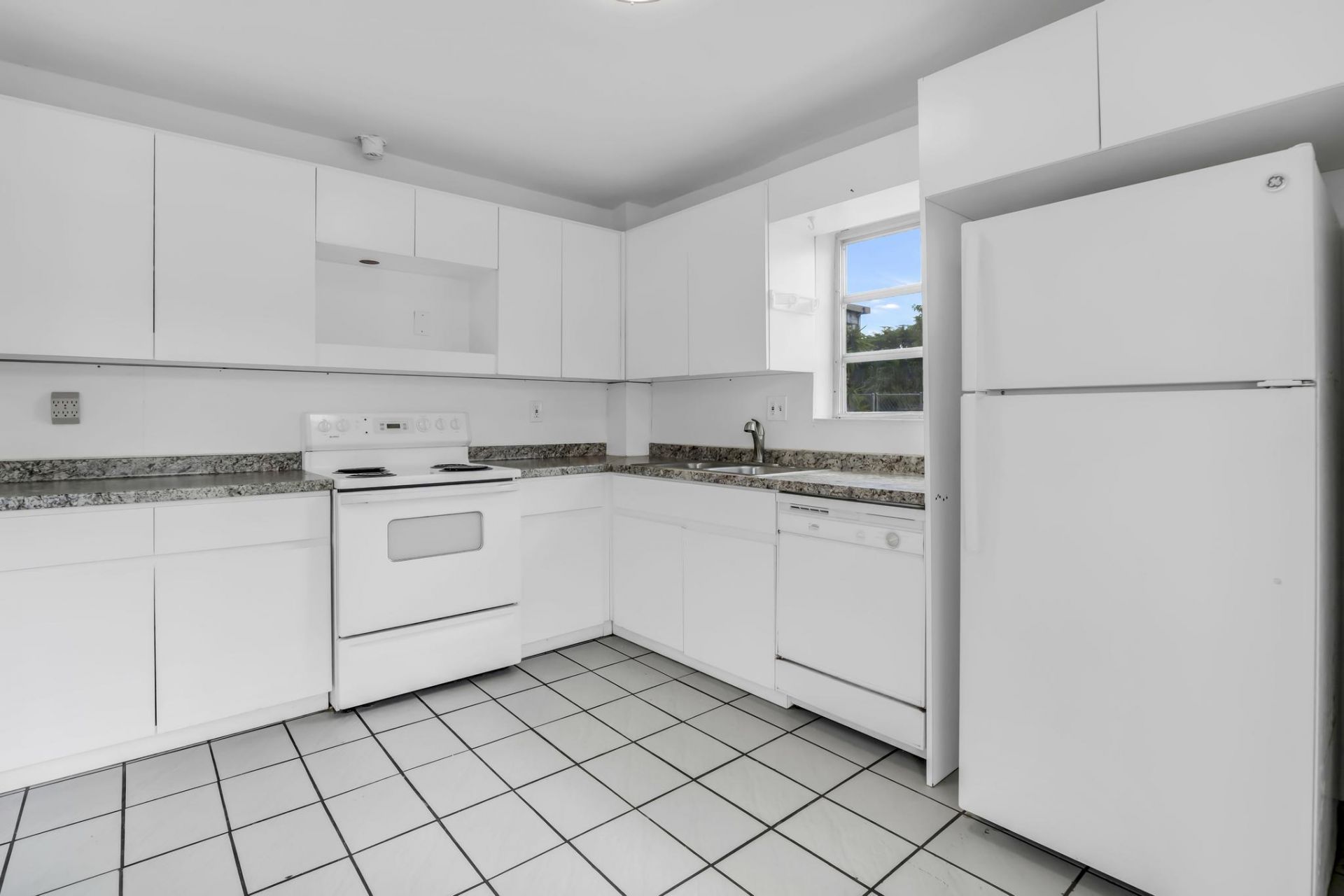 4707 NW 7th Street, Unit 110-8, Miami, FL 33126 Photo