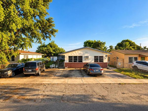 1911 Roosevelt Street, Hollywood, FL 33020
