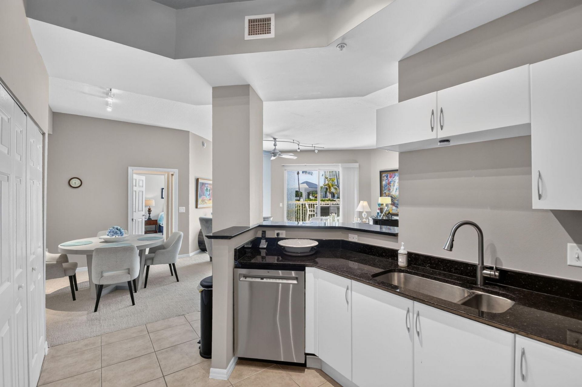 806 E Windward Way, Unit 108, Lantana, FL 33462 Photo