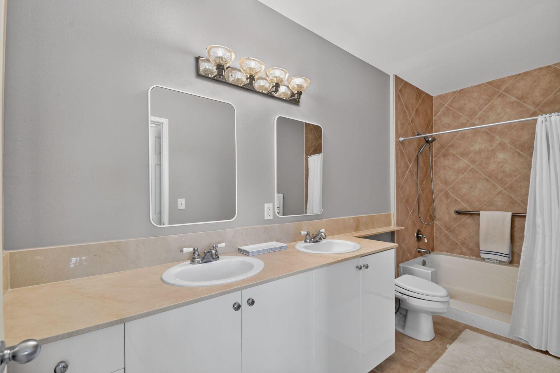 806 E Windward Way, Unit 108, Lantana, FL 33462 Photo