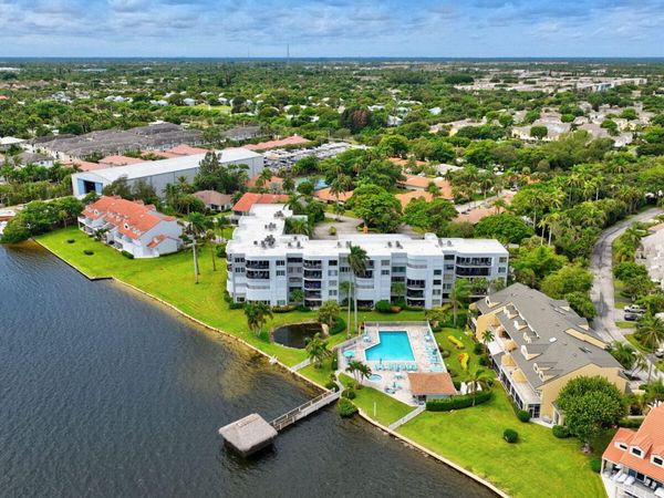 8200 LAKESHORE Drive, Unit 2010, Hypoluxo, FL 33462