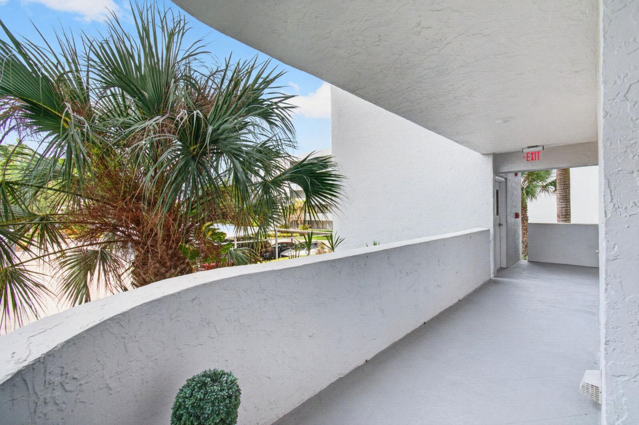 8200 Lakeshore Drive, Unit 2010, Hypoluxo, FL 33462 Photo