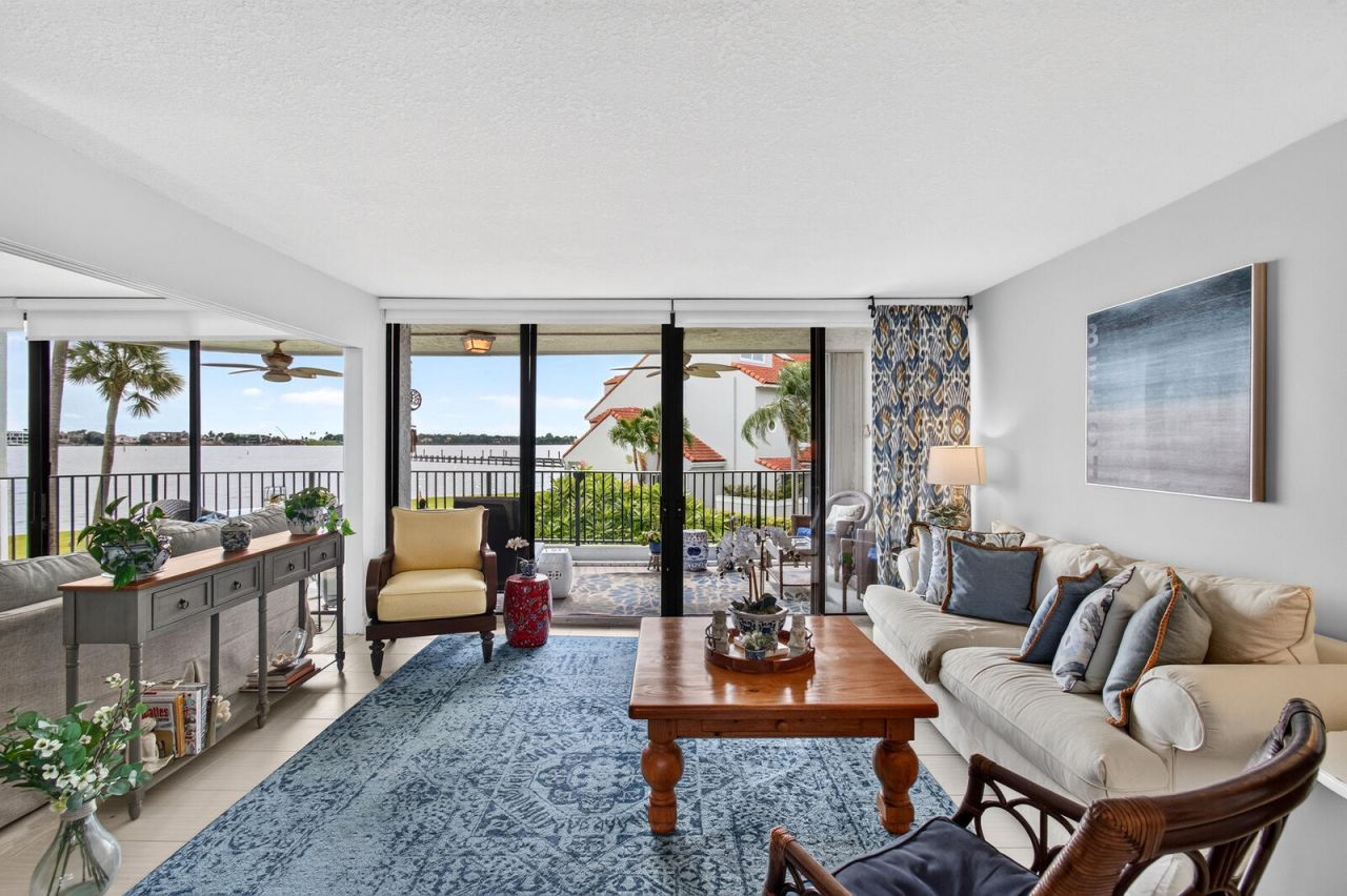 8200 Lakeshore Drive, Unit 2010, Hypoluxo, FL 33462 Photo