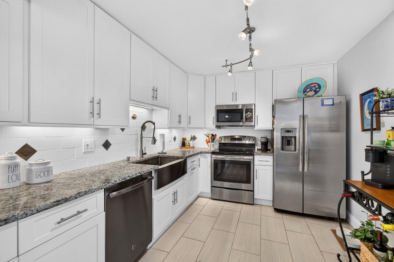 8200 Lakeshore Drive, Unit 2010, Hypoluxo, FL 33462 Photo