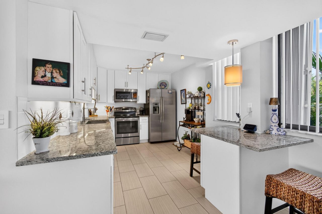 8200 Lakeshore Drive, Unit 2010, Hypoluxo, FL 33462 Photo