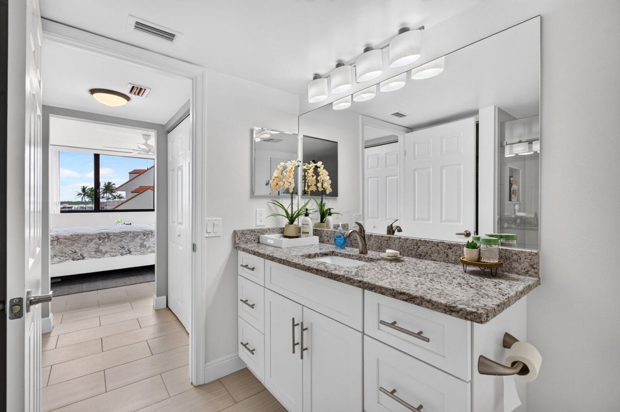 8200 Lakeshore Drive, Unit 2010, Hypoluxo, FL 33462 Photo