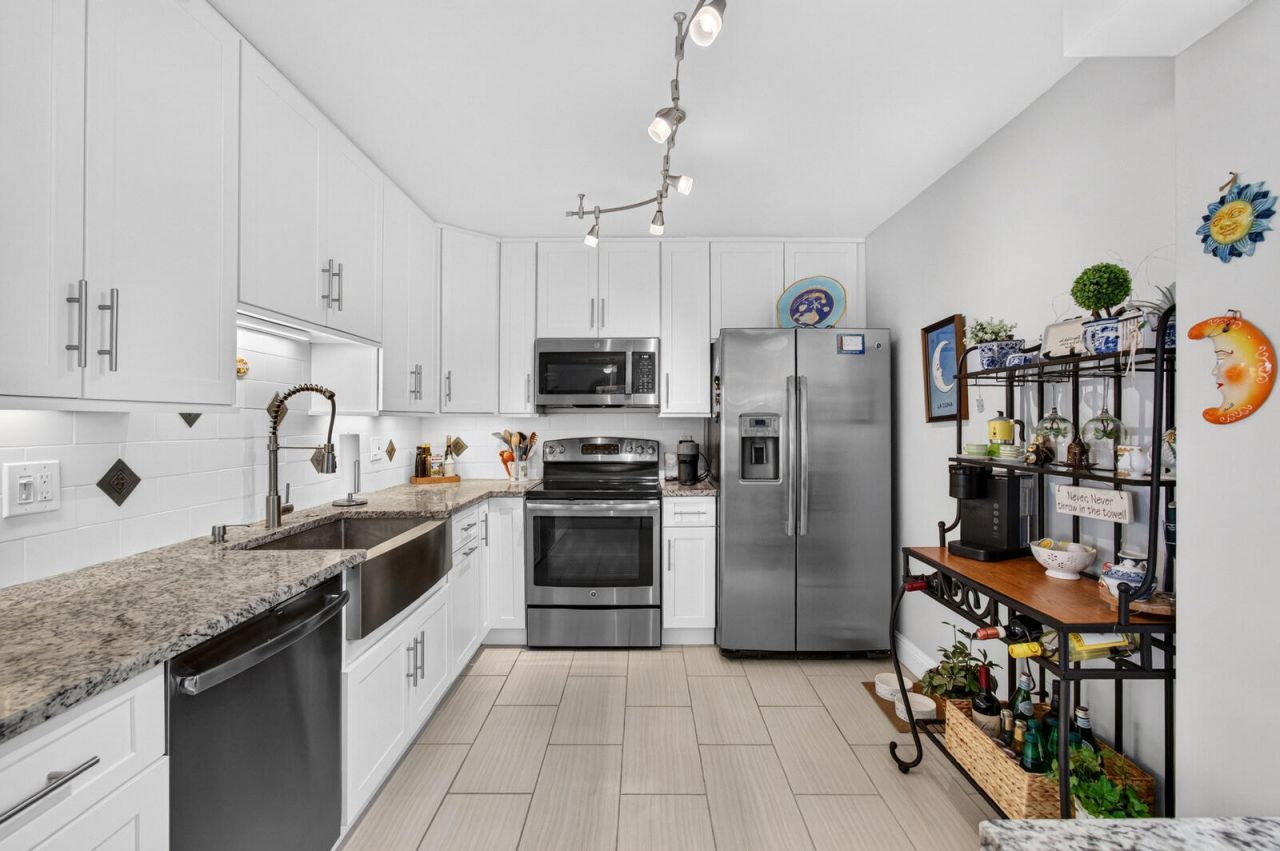 8200 Lakeshore Drive, Unit 2010, Hypoluxo, FL 33462 Photo