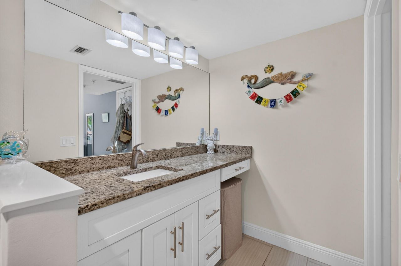 8200 Lakeshore Drive, Unit 2010, Hypoluxo, FL 33462 Photo